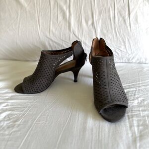 Women’s ankle boots, back zip,faux suede, color gray or stone, size 7 1/2